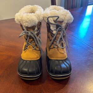 Cat & Jack Tan and Black Fur-Lined Boots